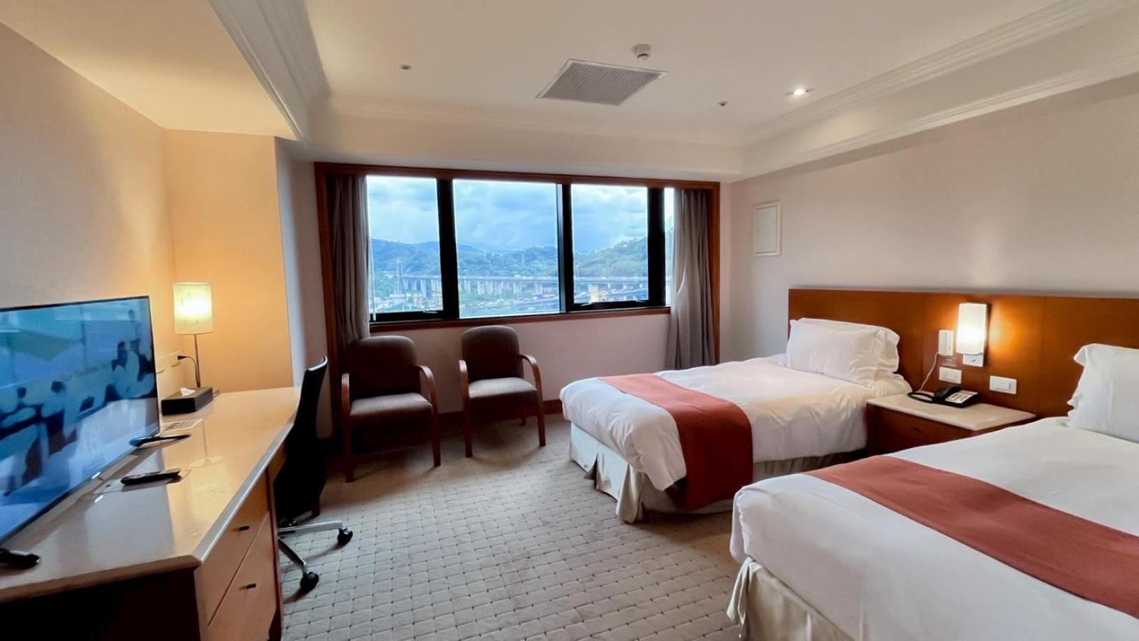 Hione Holiday Hotel Тайбэй Экстерьер фото
