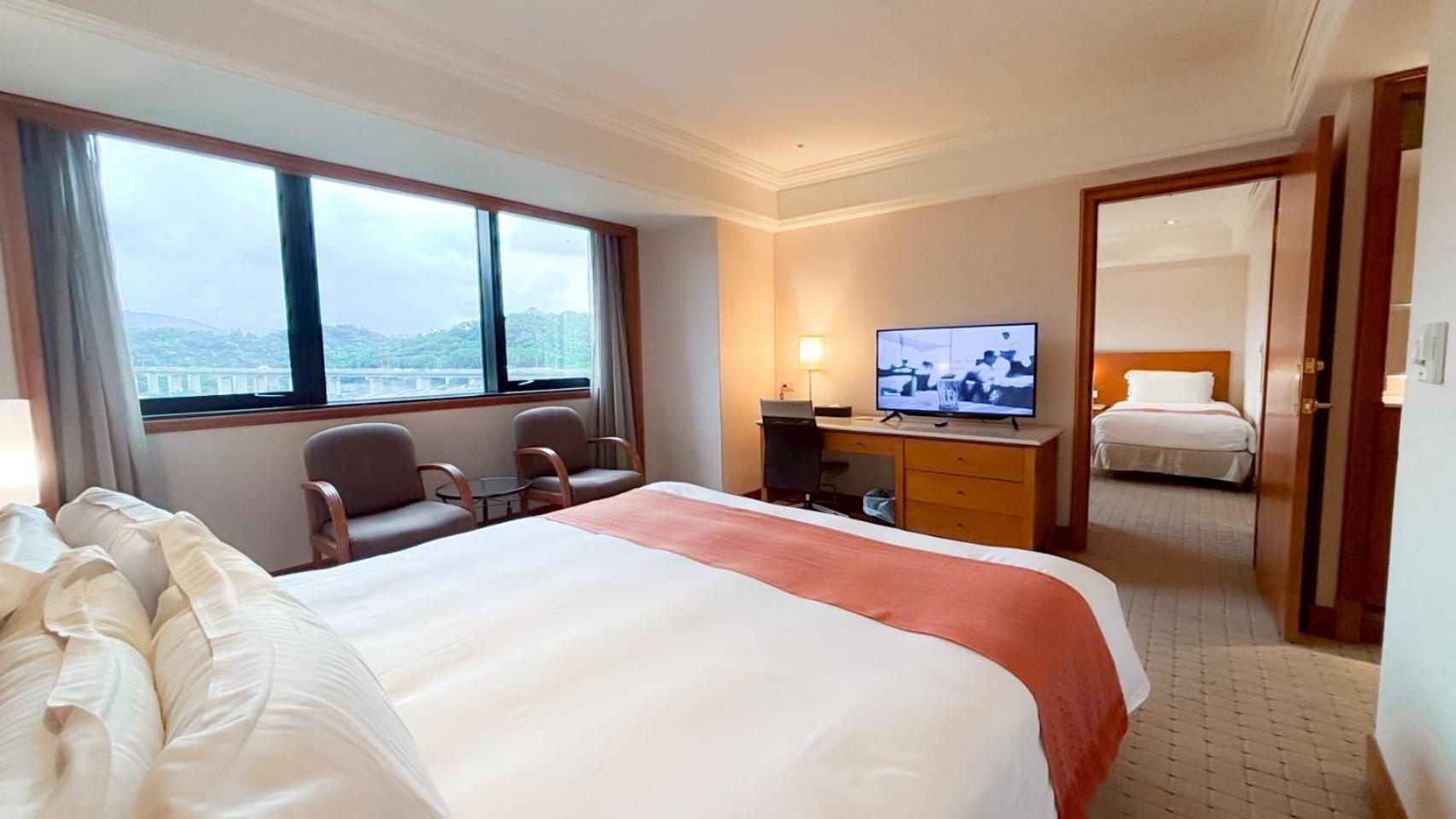 Hione Holiday Hotel Тайбэй Экстерьер фото