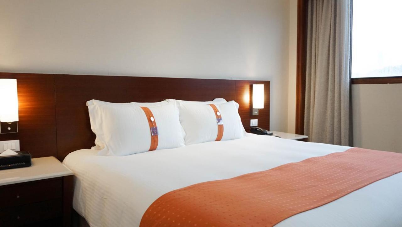 Hione Holiday Hotel Тайбэй Экстерьер фото
