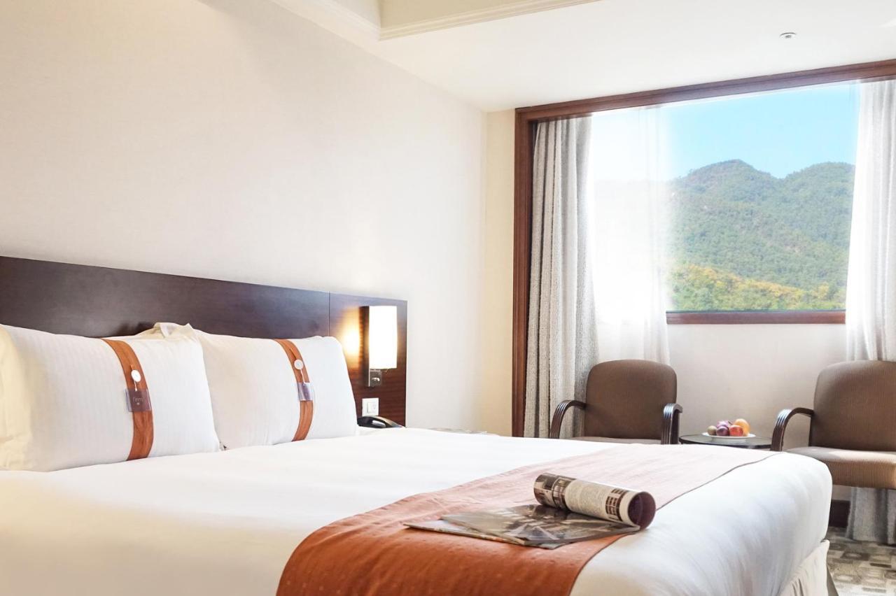 Hione Holiday Hotel Тайбэй Экстерьер фото